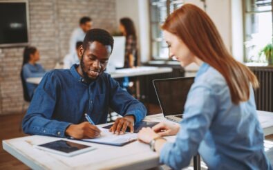 Se réorienter grâce à l’alternance, c’est possible ?